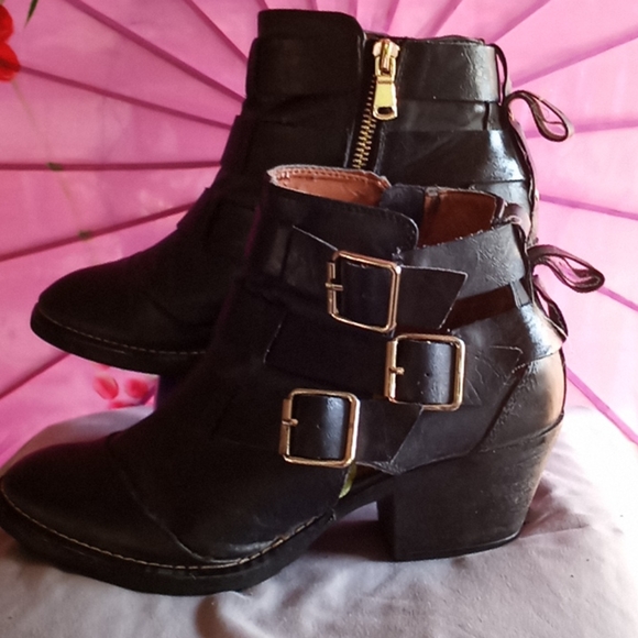 Shoes - Picture 3 of 4